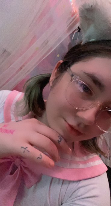 Cat boy time 🎀✨🐱 https://t.co/1lud2Xnifo