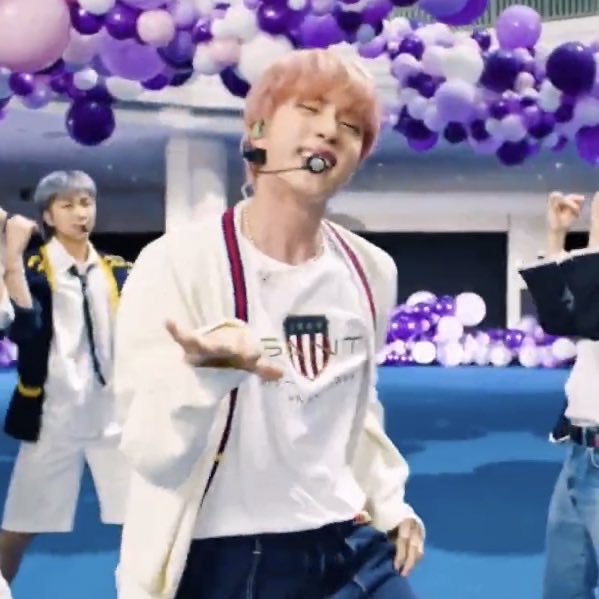jin pics 🧑🏻🚀 tweet media