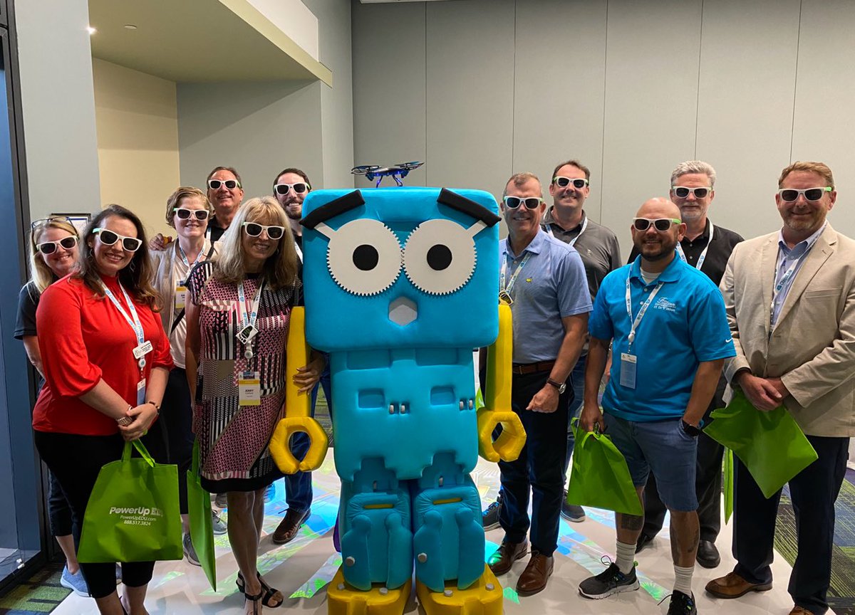 jellyheadstudio's tweet photo. Very pleased that #martytherobot made it to Atlanta, USA safely to entertain everyone at #GAMEIS! #mascot #costume #robot #coding #madebyjellyhead @roboticalltd https://t.co/pI9pImEOEL