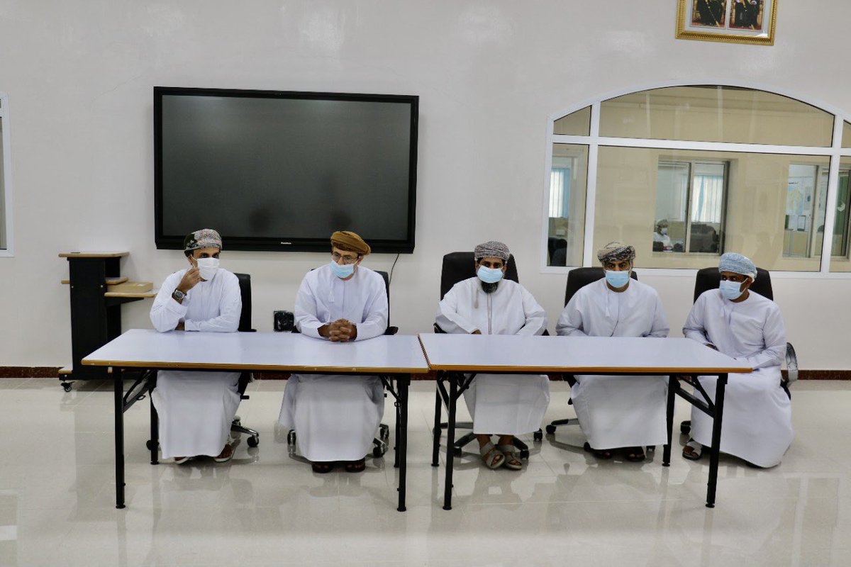 EduGovSbt's tweet photo. الدكتور ناصر بن سالم الغنبوصي المدير العام بمعية الاستاذ يوسف الخروصي مدير الدائرة يكرمان مشرفي وحدة مادة تقنية المعلومات بدائرة الإشراف التربوي نظير تنظيمهم الملتقى الافتراضي لمادة تقنية المعلومات وأيضا لتميّزهم في عملهم الإشرافي. https://t.co/UZcgrumuRr
