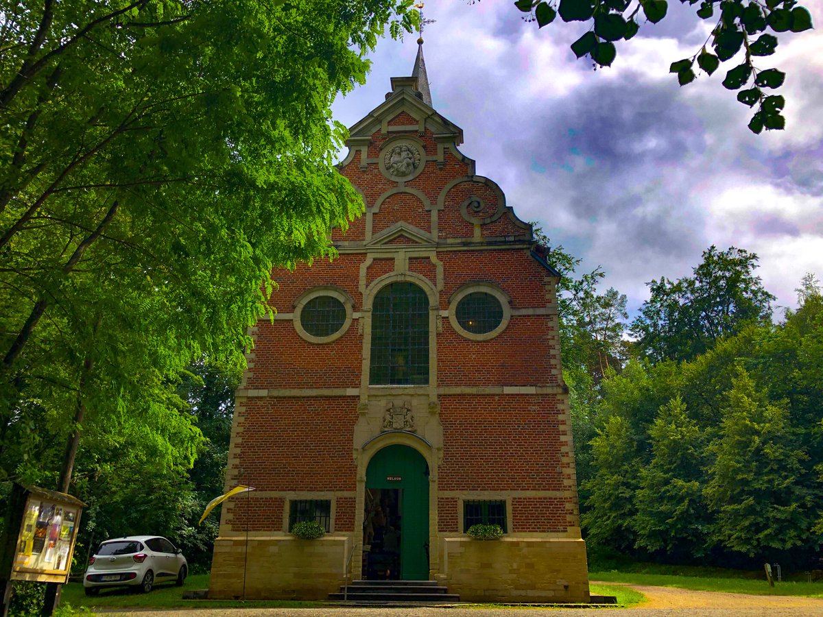 groote_chris's tweet photo. https://t.co/FvARsvChXt

Maria,
aan het Zoet Water,
tussen het groen van de bomen,
de stilte en de rust van het bos
prijzen mensen sinds eeuwen U zalig,
generaties lang.
sterk ons geloof in Jezus van Nazareth. Wijs ook ons die weg. Amen. Onze Lieve Vrouw van Steenbergen, bid, ... https://t.co/PAPAV3fIH2