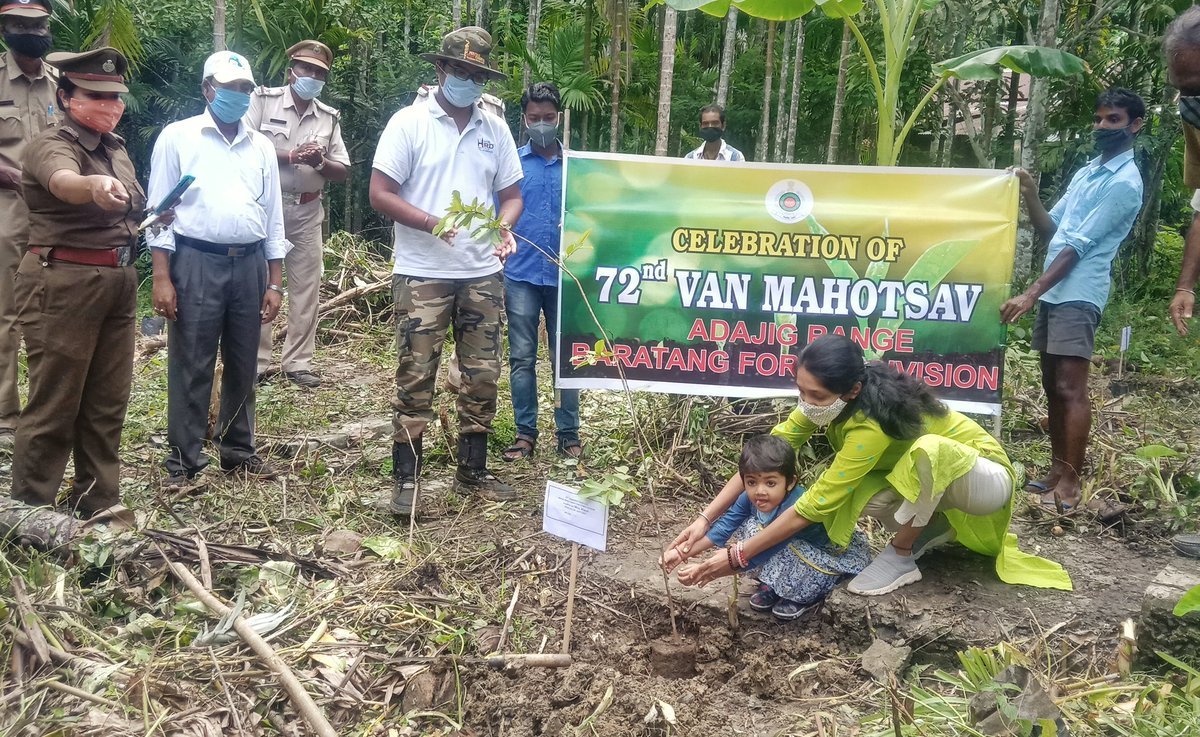sharath1977's tweet photo. Ms.Manvi Lal was the youngest planter at #Adajig on the occasion of #72Vanmahotsav on 14/07/2021
@moefcc 
#VanMahotsav2021 
#forest https://t.co/lgbxdDtUWI