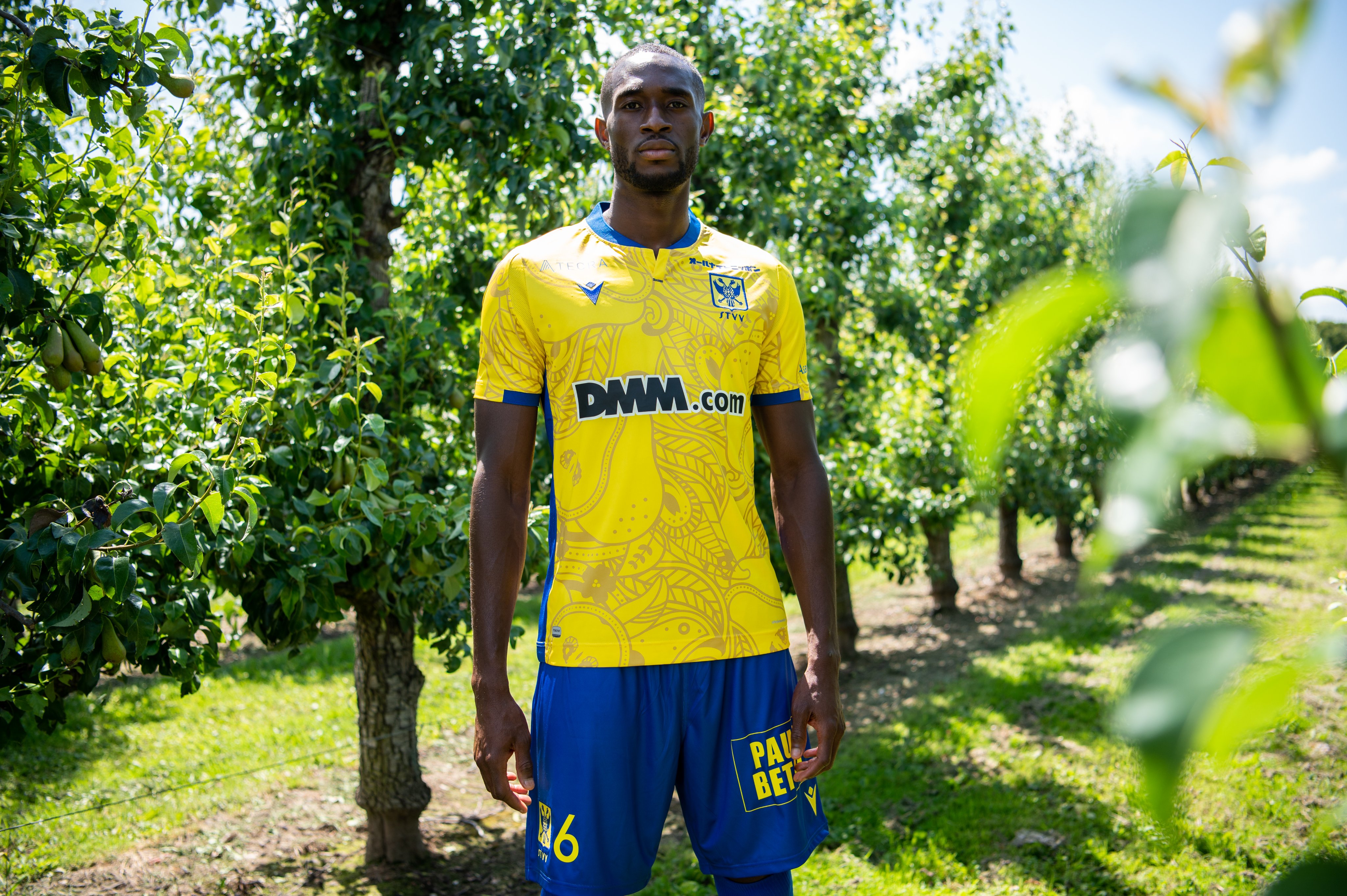 Goal Japan New Kit Alert シントトロイデン が21 22シーズンの新 ユニフォームを発表 榮良太 がデザインを担当した1st ユニフォームは シント トロイデンの名産である洋梨がモチーフ 2nd ユニフォームは Beams の 中田慎介 氏が