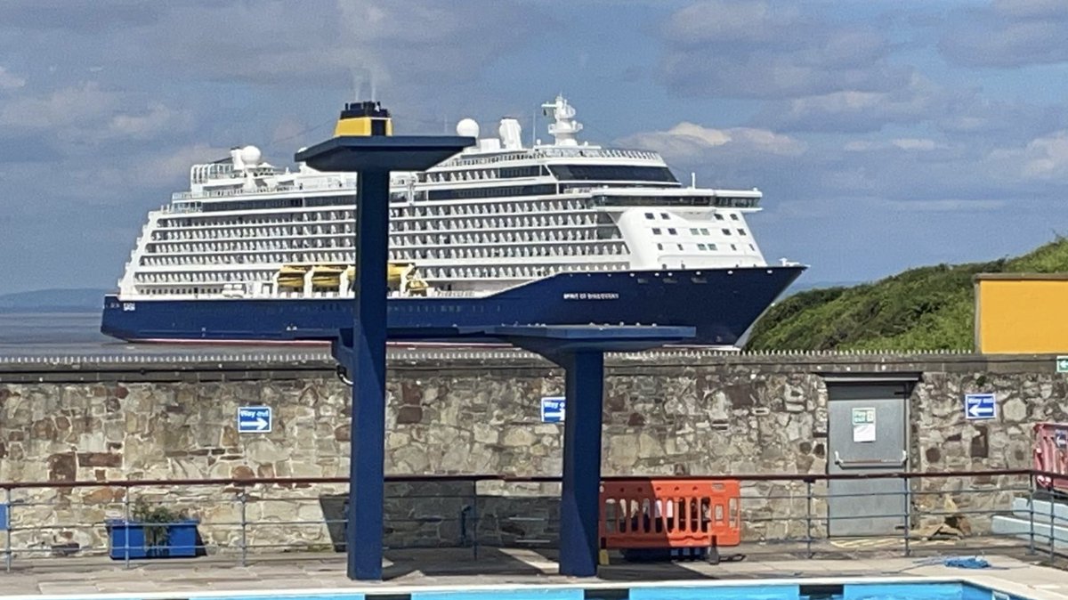 This just in from our Wednesday morning volunteer works party... The @SagaHolidaysUK #SpiritOfDiscovery looking mighty fine in the sunshine as she passes our lido.