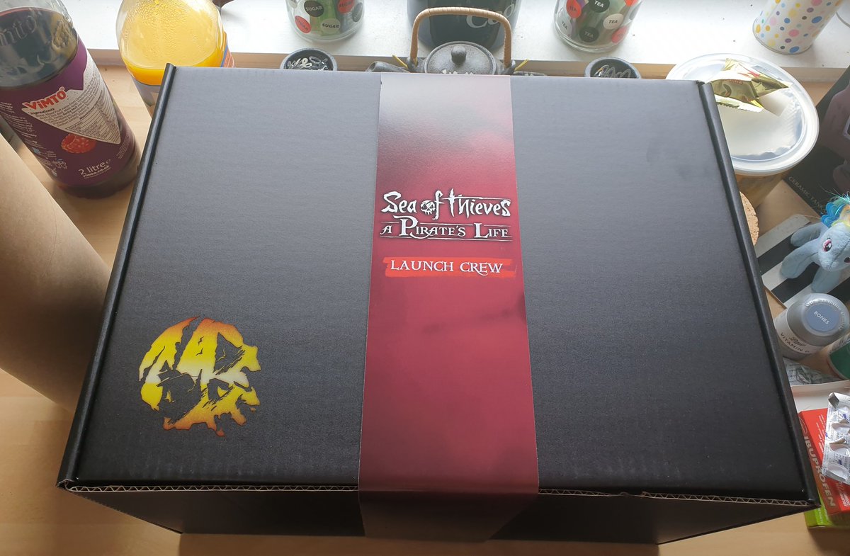 GamedevGwm's tweet photo. Might have been so excited when the delivery person arrived that I hurt my finger but worth it 😂👍 #RareFromHome https://t.co/6QnxtKGdZ2