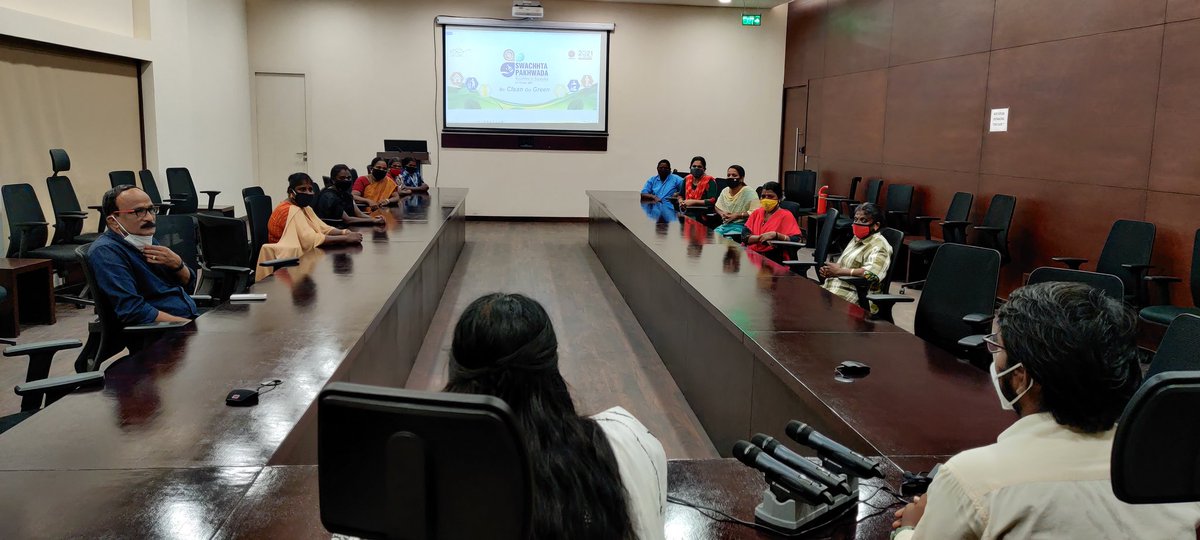 cochinbp's tweet photo. Swachhta Meeting conducted by our Cheif Plant Manager with Frontline workers to improve cleanliness of plant.
#swachhtapakhwada2021 
#SwachhBharatMission 
#indianoilforswachhta https://t.co/srW1p0e63B