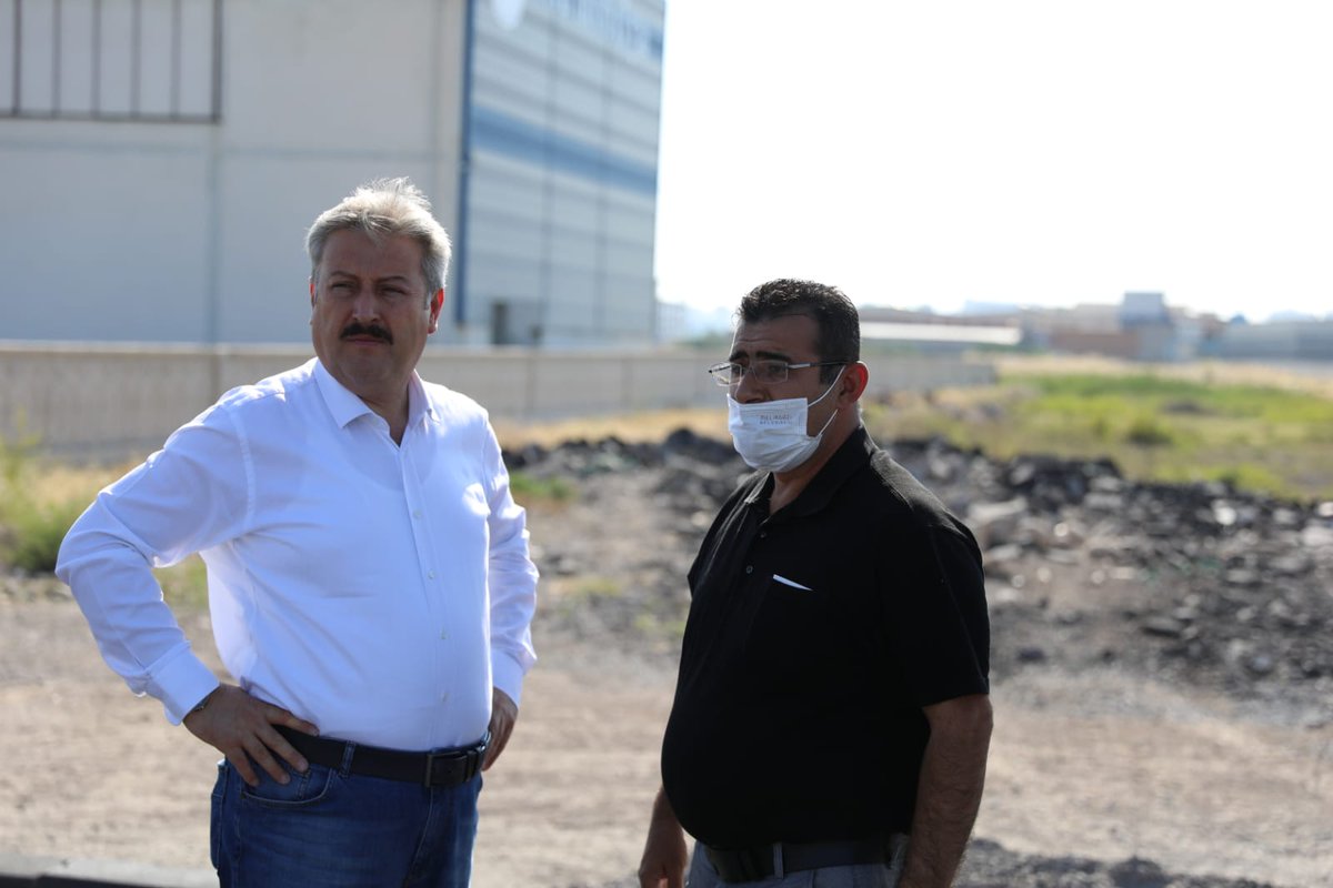 Geçici müdahaleler yapmıyor, kalıcı çözümler üretiyoruz. ✅

Serbest Bölge ve Organize Sanayi Bölgesi arasında bulunan yolda, genişletme, asfaltlama ve ağaçlandırma çalışmalarımız devam ediyor.

Yenilediğimiz 2 km’lik yol, sanayicilerimize önemli katkılar sunacak. Hayırlı olsun.