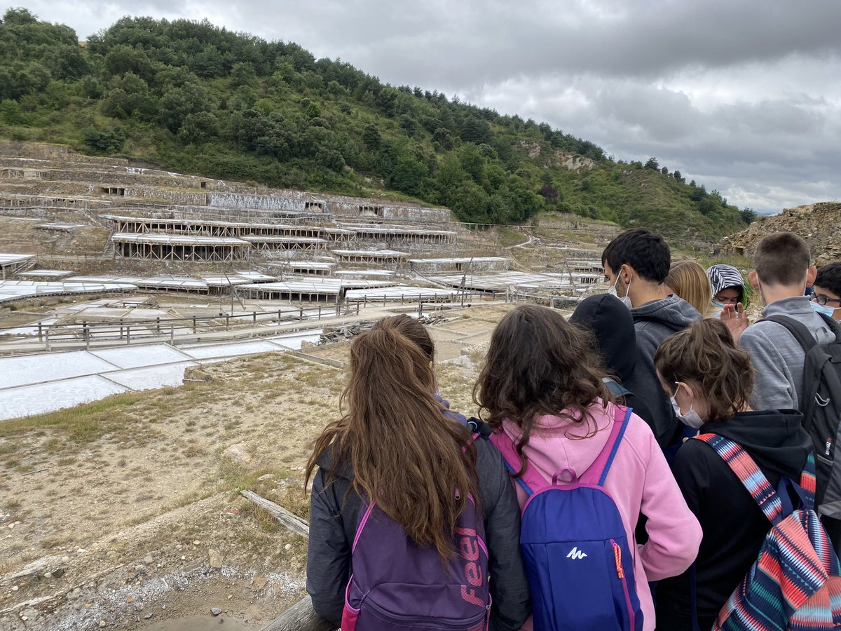 kanpezu's tweet photo. Añanako Gatzagara bixita daukagu gaur! Eguraldi ona falta denez, historia ikasiko dugu! // ¡ Hoy visita a las Salinas de Añana! A falta de buen tiempo, aprenderemos algo de Historia. https://t.co/SQ61nDUzBr