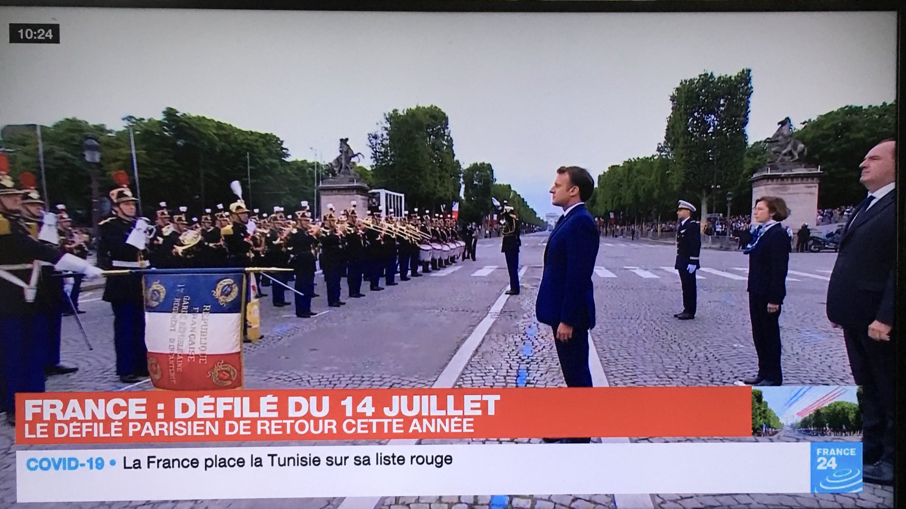 Lumiere Et Pauline パリに住んでいた頃はシャンゼリゼ通りで見た 14juillet の Defilet ベルギーに住んでいる頃もテレビで見ていたけど 今日は日本で マクロン の マスク が何気に フランス国旗色になってるのが 流石オシャレな フランス だなあ