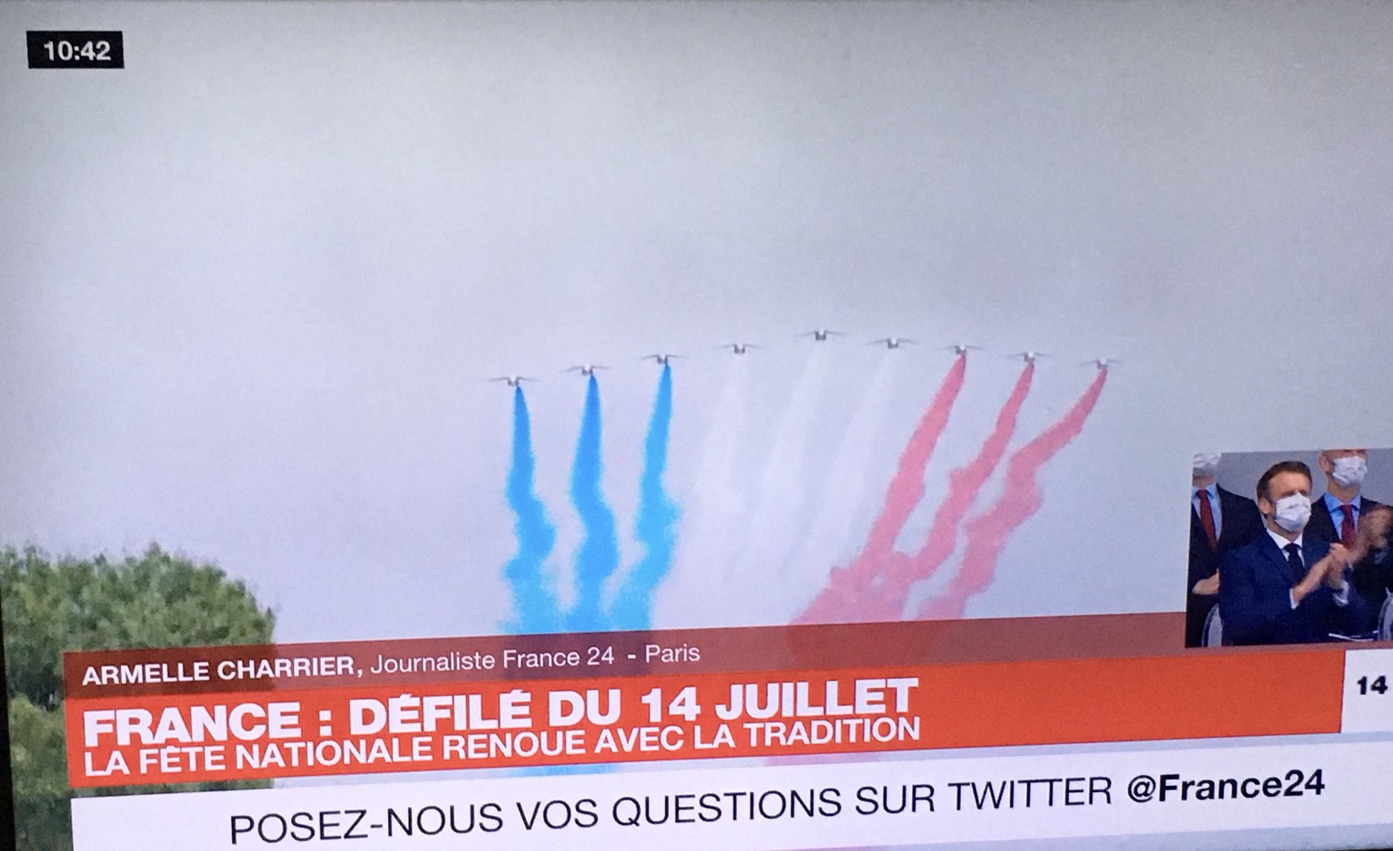 Lumiere Et Pauline パリに住んでいた頃はシャンゼリゼ通りで見た 14juillet の Defilet ベルギーに住んでいる頃もテレビで見ていたけど 今日は日本で マクロン の マスク が何気に フランス国旗色になってるのが 流石オシャレな フランス だなあ
