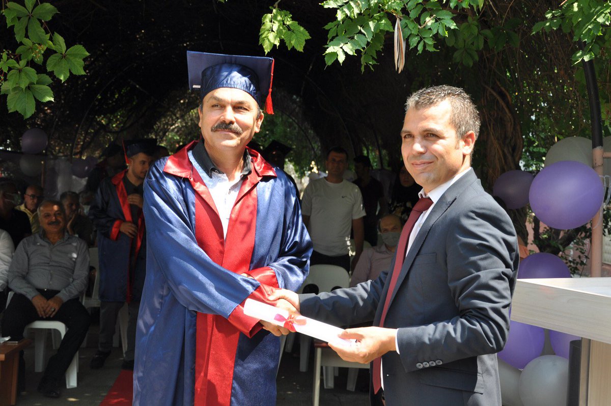 mersinmesem's tweet photo. Mersin Mesleki Eğitim Merkezinde “Diploma Telafi Programı” kapsamında, ustalık belgeleri olan ustalarımıza lise diploma belgeleri törenle verildi.
@ziyaselcuk @aliihsansu_ @AdemKoca46 @OguzhanTulucu @YilmazGUNDOGAN @talatdincer @MersinMEM @aydin_4272 @akgulsuleyman @mersinmesem https://t.co/qSWLJFdgfn