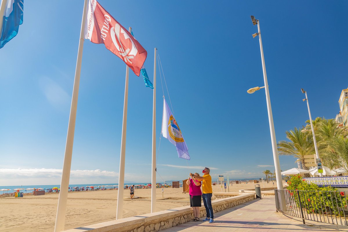 MIA_Cullera's tweet photo. 🏖️ 🚫🚬 Les platges de #Cullera són espais lliures de fum.

Això suposa que es prohibeix fumar al llarg dels 15 quilòmetres d'arenals que tenim a la nostra ciutat.

❌ Acabem amb les burilles.
✅ Protegim la salut i el medi ambient. https://t.co/ca5eywLlWY