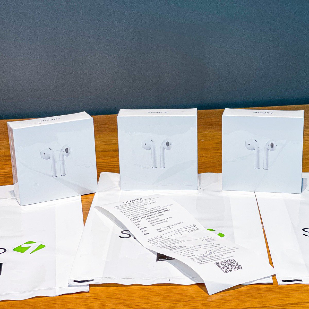 พรุ่งนี้ จะ มี แจก Airpods 3 เครื่อง

เวลา 10.00 น. รอเลย!!!!!