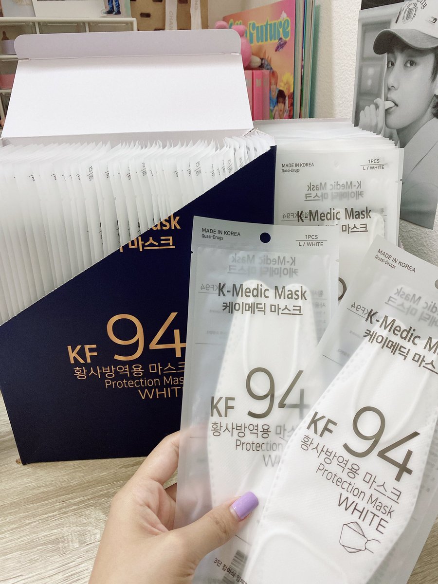 เราก็ใช้แมสแบบรีล่า สั่งจากเกาหลี ( gmarket ) ส่งมาไทยไม่โดนภาษีด้วย ใส่แล้วหายใจสบายมาก แล้วก็ชอบที่ซีลแยกซองเป็นชิ้นๆ ทำให้สะอาด สะดวกสบายด้วย~