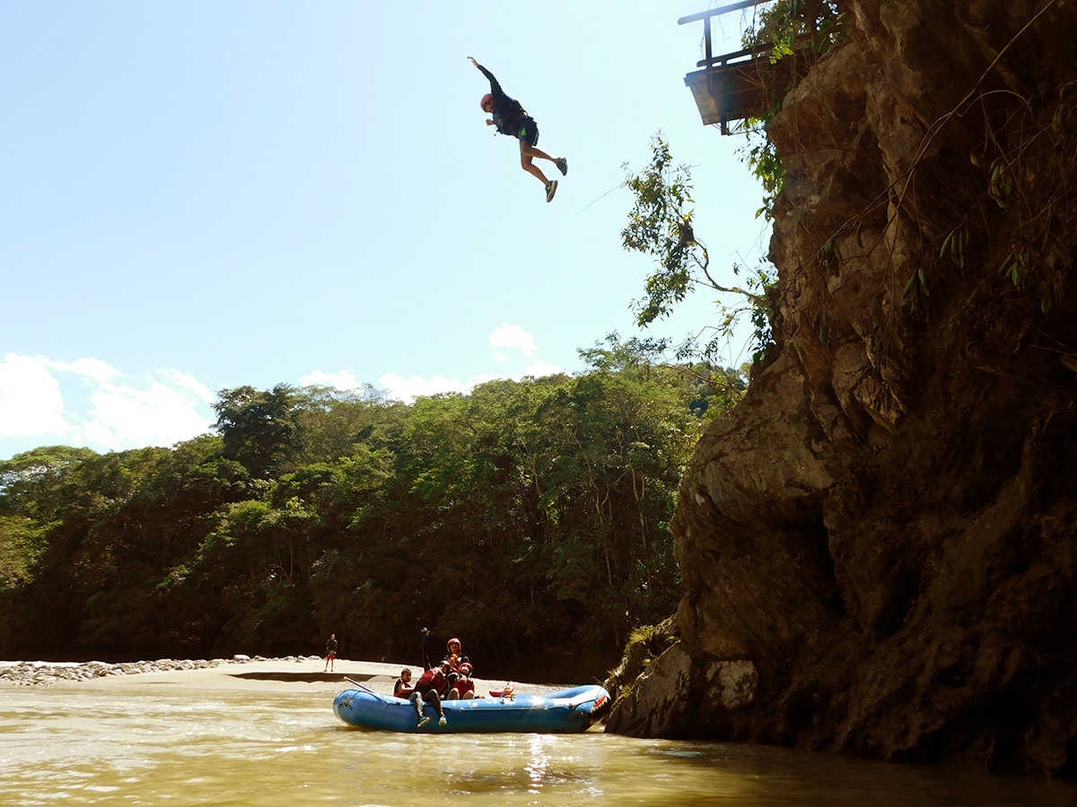 It's not always easy but it is well worth it. 
Check out the lastest Raft Guide training courses:
internationalrafting.com/guiding/course…

📷 Gabriel Garbin | Gualaquiza 🇪🇨 GTE workshop
#training #thisisrafting #strongertogether #raftersareawesome #ecuador #raft #rafting #weareirf