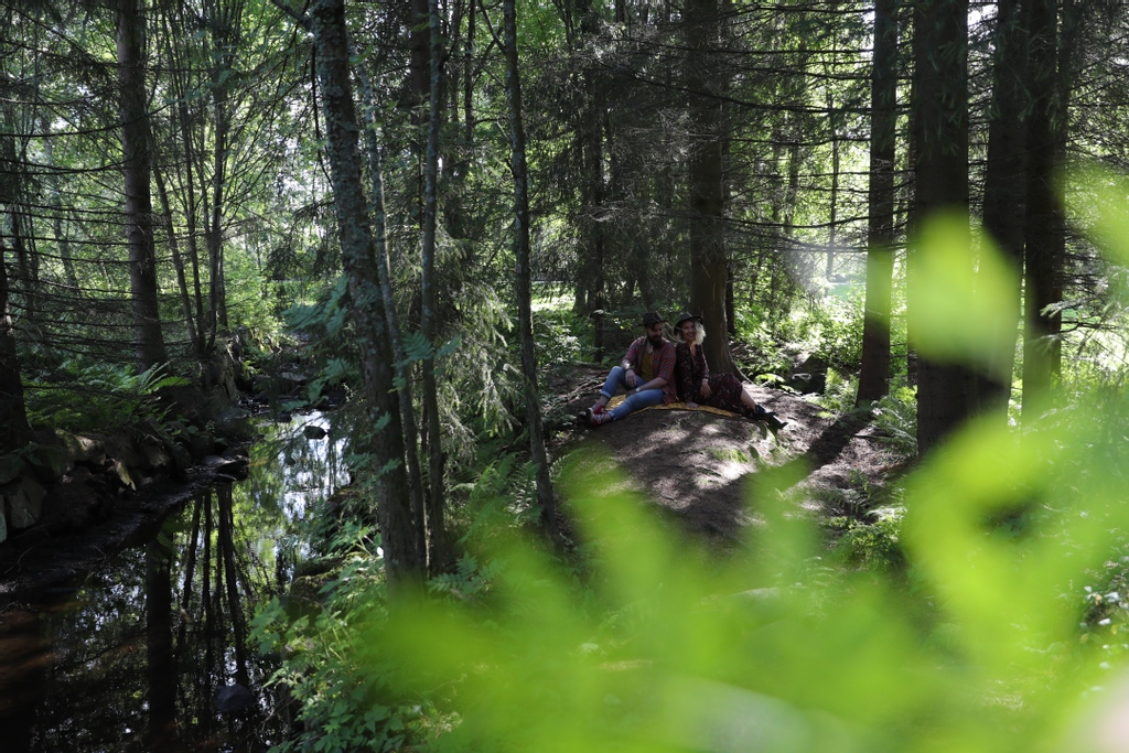 Jatkona eiliselle on UNESCO Global Geoparkin statusta kantava @rokuageopark! Jos haluat yhdistää luonnossa liikkumiseen myös kulttuuria, pistäydy Kassu Halosen Taidetalossa tai Galleria Kiikassa! #päiväretkipohjoiseen #pohjoinensuomi #vaala 🌲

📷: Rokua Geopark/VisitOulu