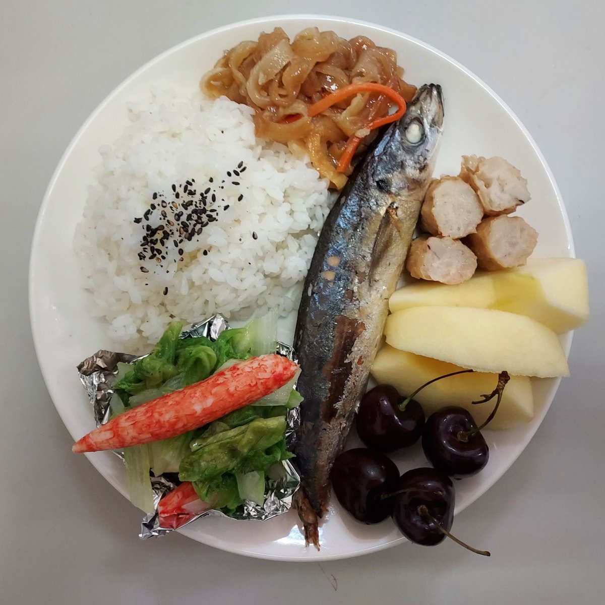 MavisCh08517643's tweet photo. 今日中餐 ( ˘ ³˘)♡...

#清炒時蔬
#煎魚
#涼拌海蜇皮
#炸蝦捲
#蘋果
#櫻桃

昨早上，就上網登記預約打疫苗。🗓✍
我認為，現階段有什麼就先去打了。現在病毒變化這麼快。真的擔心啊～

#中餐記錄 #午餐#おうちごはん #おうち時間 #lunchtime #lunch #ご飯記録#ランチ #料理記録#今日中餐#今日のランチ https://t.co/zI4MIOHVKk