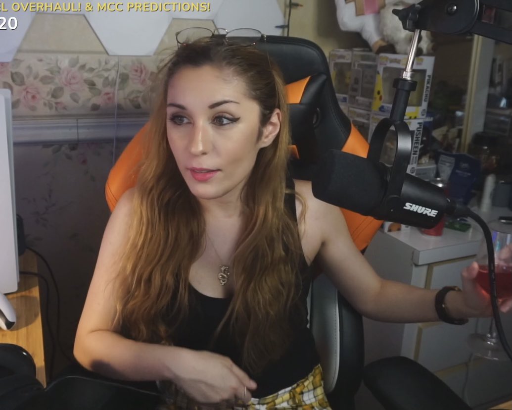 sleepypuffy's tweet image. Thank you for being so sweet about the glasses tonight! 
Usually I get really uncomfortable &amp;amp; embarrassed when I wear them in front of people! 

But why do I look like such a wine aunt in these pictures?! 😫