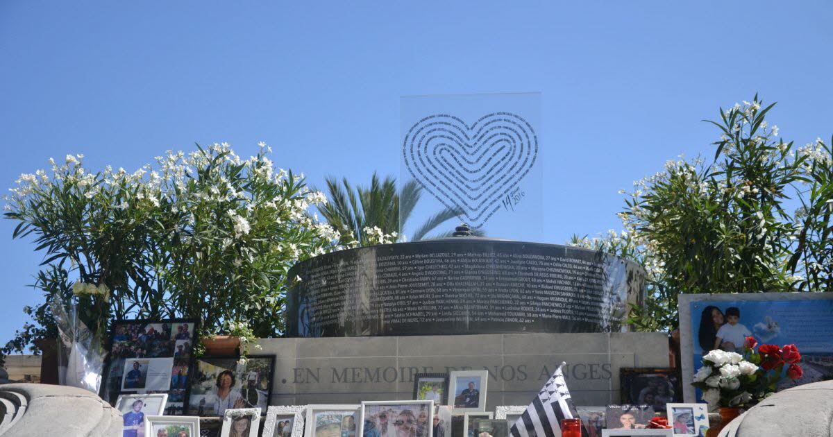 Samsara_Utile's tweet photo. Bonjour petits monstres!
Bonne fête nationale. 🇫🇷
Pour nous ce sera surtout rendre hommage aux victimes de l'attentat de Nice! 🙏🏻
Aucune blessure cicatrisée. Le temps n'y changera rien
Ni pardon ni oubli
#NeverForget #niceattack #attentatnice #14Juillet https://t.co/NO6vFqANpm