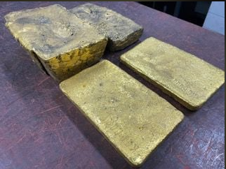 ABCRefinery's tweet image. Congratulations to Capricorn Metals on their first delivery of gold to ABC Refinery from Karlawinda Gold Project in Western Australia. Fresh from the mine and into the furnace!

#gold #goldbullion #ausmining
