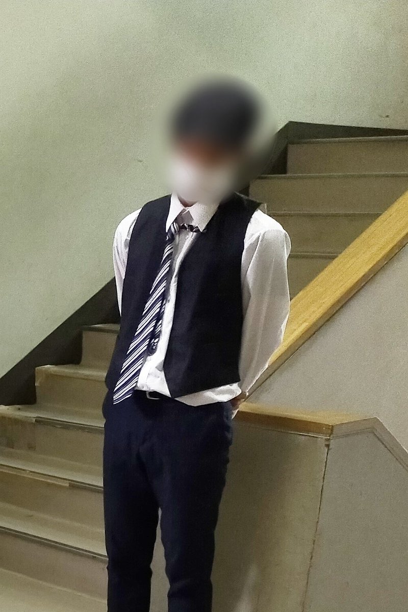 66E_whodunit's tweet photo. 登場人物紹介⑦(最終回)
いとうせいこう(キャスト:MRくん)
…探偵。とても頭の切れる人物。口数は少なく、自分の興味の範疇に無いものには見向きもしない。 https://t.co/NrTt7JN6Q7