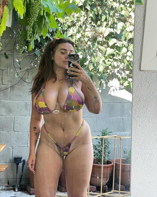 HALF OFF TONIGHT AND TOMORROW !! https://t.co/Dkxi6bhxnr https://t.co/KTdYuYvNKE