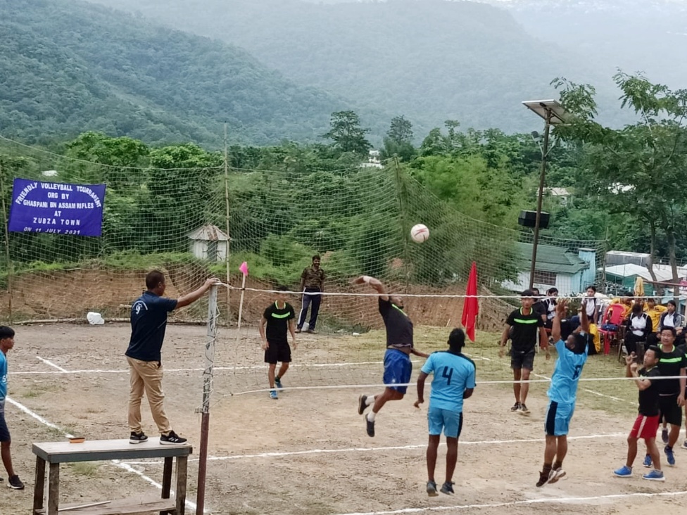 official_dgar's tweet photo. ASSAM RIFLES PROMOTES FIT INDIA MOVEMENT IN NAGALAND
 
Ghaspani Battalion of #AssamRifles on 12 July, promoting 'Fit India Movement' organized a Friendly Volleyball Match with Youths of Zubza Town, Kohima District, Nagaland.

@PIBHomeAffairs @adgpi @ANI https://t.co/exD0i7oxDP