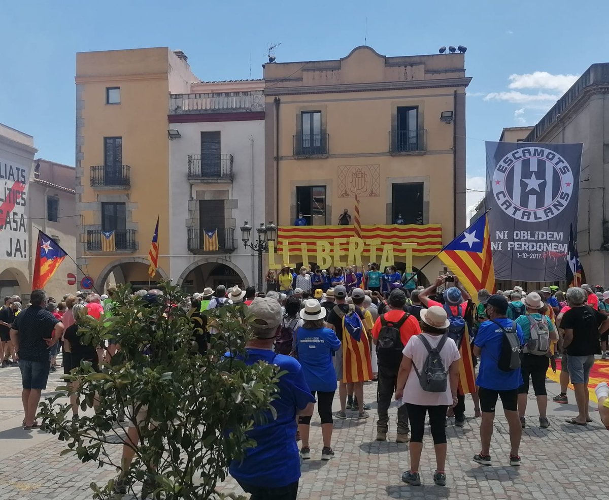 amerjuntsxcat's tweet photo. Us oferim un recull d'algunes de les imatges de la rebuda al Conseller Jordi Turull a la nostra Vila. 
#Amer
#TravessaLlibertat https://t.co/IBoPYMafNl
