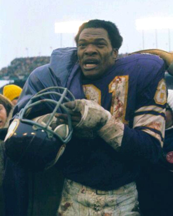 Super70sSports's tweet photo. Nobody was worried about concussions in the 70s because they were all too busy trying not to bleed to death during games. https://t.co/Y4trT9a0VY