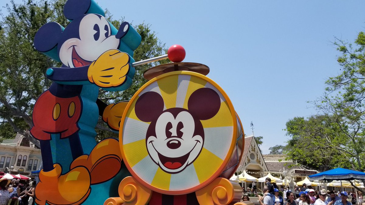 Disneyfan9523's tweet photo. I Had A Magical Time At Disneyland Park! #Disneyland #DisneylandAP #WaltDisney #DisneyMagicMoments #ABC7Eyewitness #SnowWhitesEnchantedWish #SnowWhite #MickeysMixMagic #DisneylandFireworks #Disney #MickeyMouse #D23 #SleepingBeautyCastle https://t.co/3cAX4DQfBV