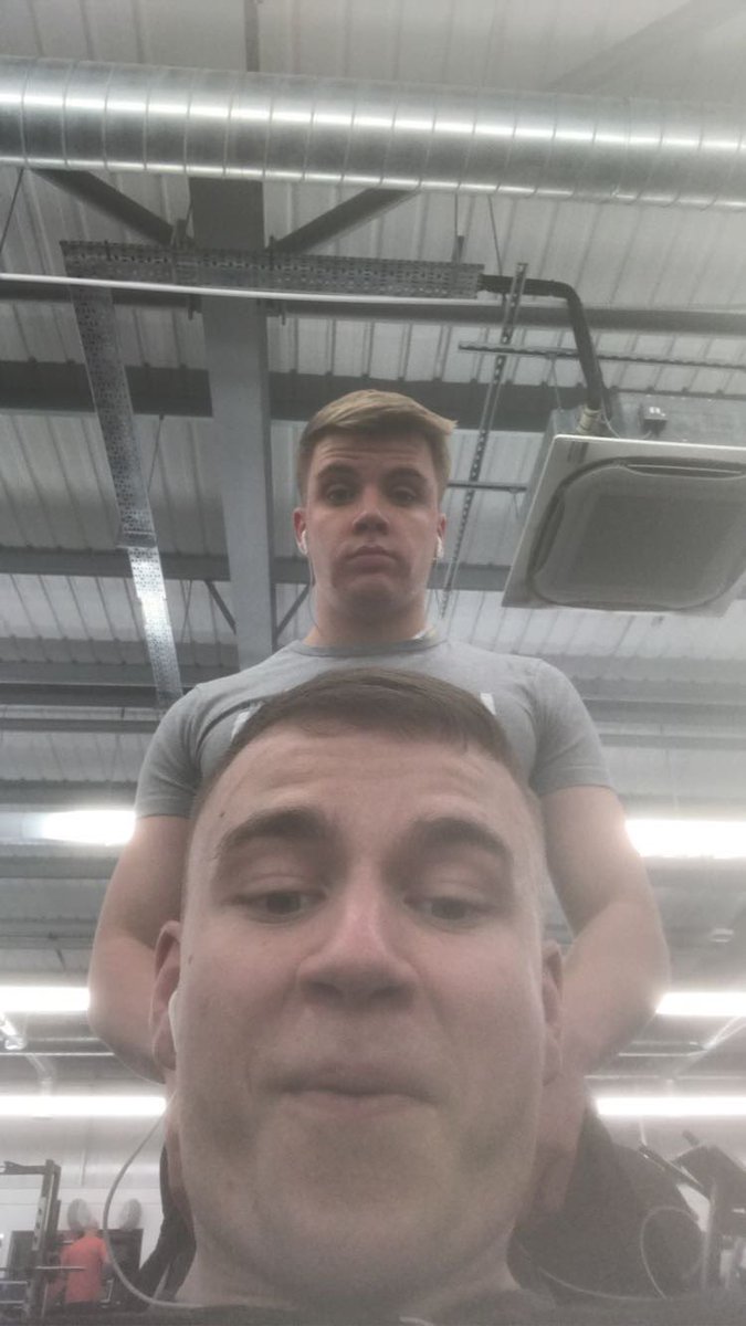 FraserSyme__'s tweet photo. Happy 21st to a brother @Tom_Watson14  hope you have a belter of a day and don’t end up in another state xx https://t.co/eUnJRyYOKE