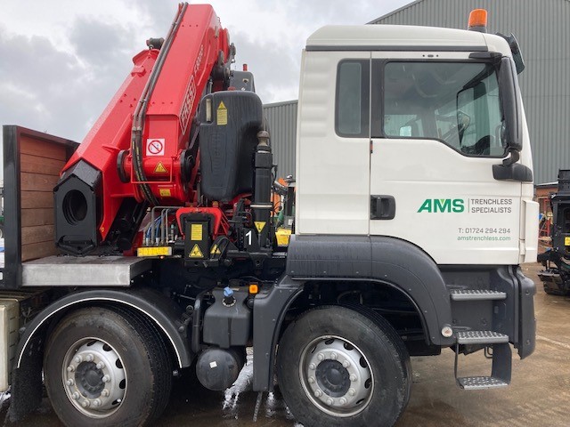 amsnodig's tweet photo. We have a new crane vehicle, on a MAN TGS 4-axle chassis with 2 drive axles. The TGS chassis has large ground clearance making the vehicle suitable for site work.  GWT of 32t and a 13t Fassi F800XP crane.  20ft body with twist locks for carrying a container.
#directionaldrilling https://t.co/3i19dAqa8b