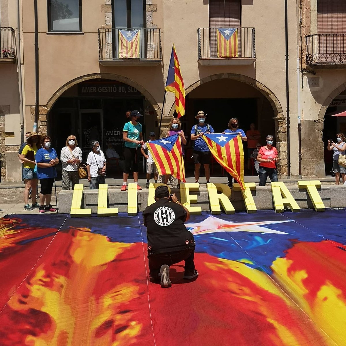 CLxR_Amer's tweet photo. REBUDA A L'HONORABLE CONSELLER JORDI TURULL A AMER. TRAVESSA PER LA LLIBERTAT 13jul21 #jorditurulltestimem #jorditurull #travessallibertat #travessaperlallibertat #amernosurrender #pobledelpresidentpuigdemont #ConsellLocalAmer #youllneverwalkalone #independència https://t.co/MLiVCahqWU