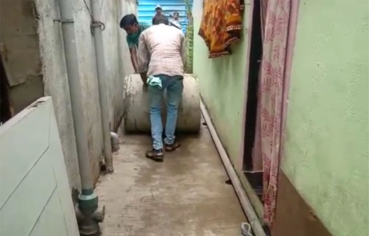 ShelterAssts's tweet photo. The hilly terrains of #Turbhe makes it difficult to install drainage networks. To address this challenge, readymade #septictank #toilets are being facilitated for the families of Turbhe Ward settlements #NaviMumbai
#UrbanWASHTurbhe #TransformingLives #togetherwithkindness https://t.co/B7tTHt1d2w