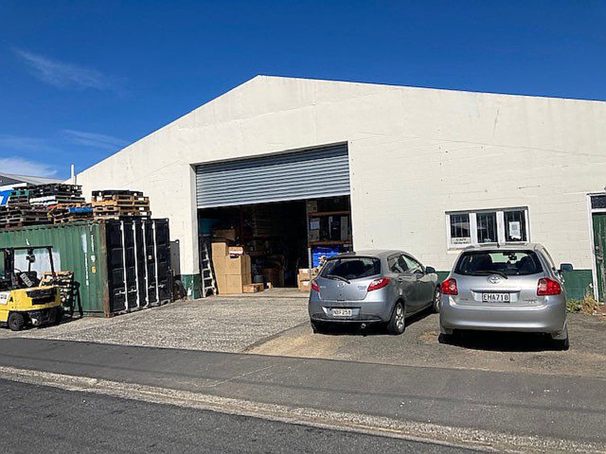 MQS_Development's tweet photo. For lease:
43 Broughton Street, South #Dunedin #Otago 

Large ( 900 m2 more or less) South Dunedin #Industrial Building with a Back Door to Rankeilor St and a Roller Door at the Front (43 Broughton Street) is available #ForLease.
 https://t.co/TICW9XeYvr https://t.co/dAgfO4nOHe