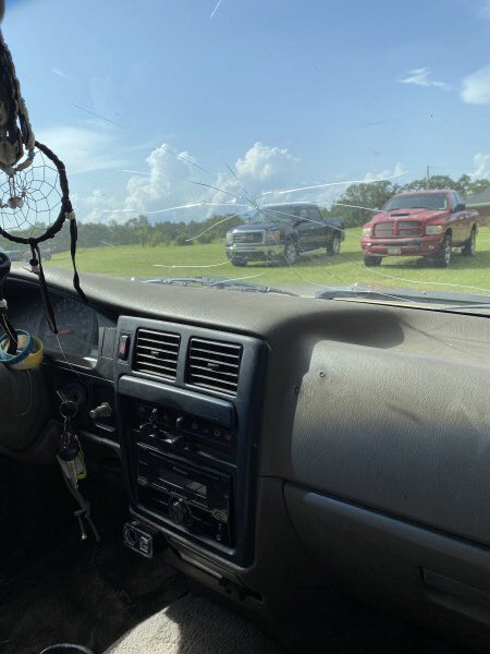myWindshieldCom's tweet photo. We’ve auto glass technicians in Brewton, Alabama quoting a customer to replace the windshield on a 1998 Toyota Tacoma #windshield #replacement #Toyota #Tacoma #Brewton #Alabama #AL #myWindshield https://t.co/vMqAFJ71KE