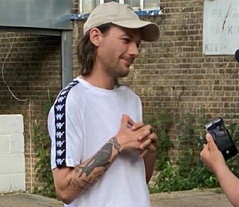 LOUISARCHlVE's tweet image. long hair, my beloved 💔