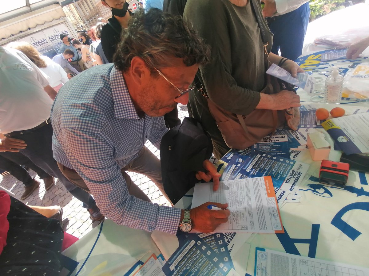 GruppoLegaLig's tweet photo. Anche il consigliere Brunello Brunetto ha firmato per il referendum giustizia! Tu che cosa aspetti? Puoi firmare nei nostri gazebo o nel tuo comune!
👇🏻 Qui il link per trovare gazebo e info: https://t.co/WymVxXE4Wb 

#chisbagliapaga https://t.co/avgNj9UcBq