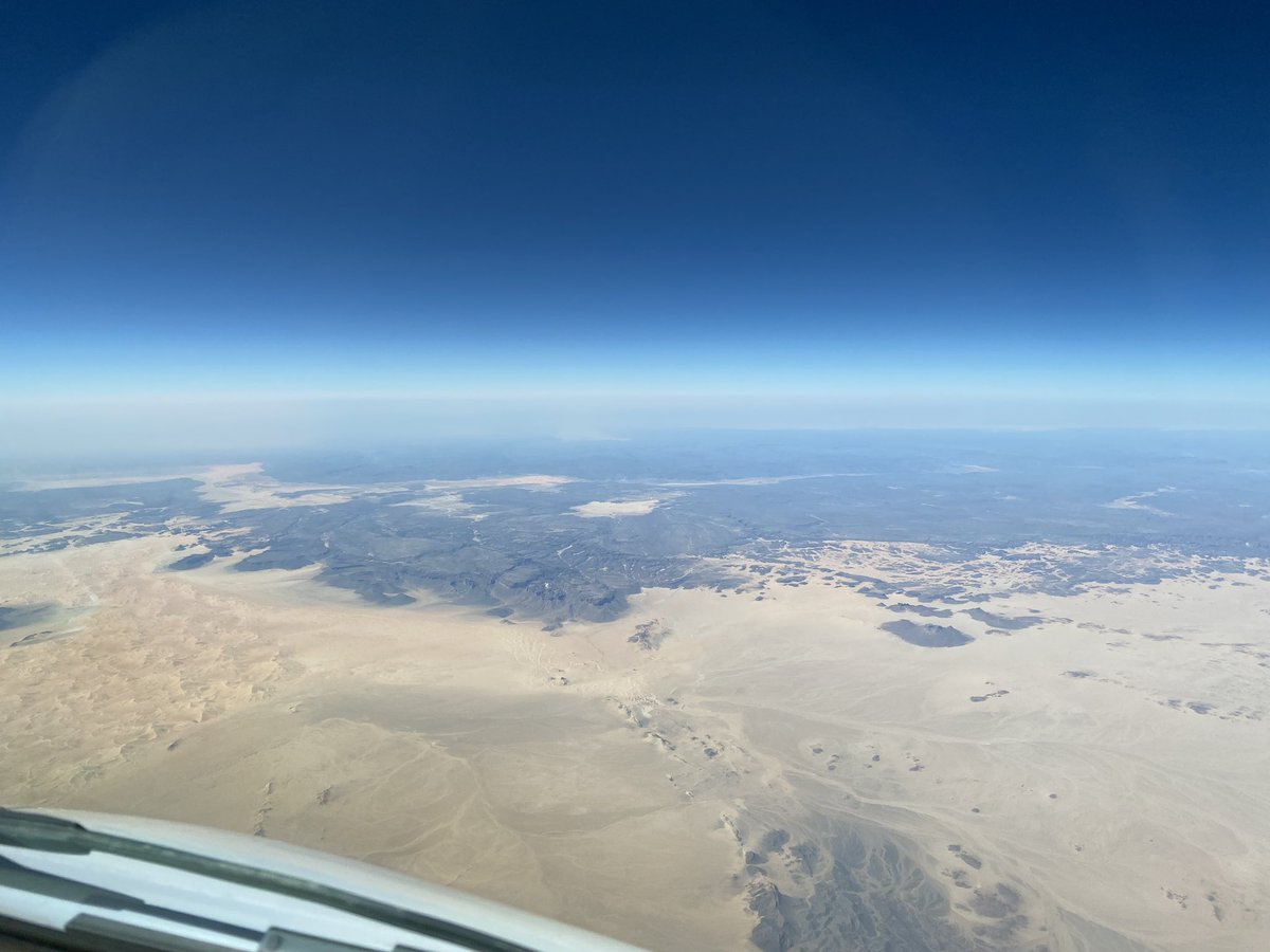 xavierjensen83's tweet photo. Quelques minutes de vol au nord de Tamanrasset, au retour de Libreville, le désert algérien se présente sous un soleil radieux. Un peu plus tard c’est Nice et Cannes que nos clients apercevront à droite de l’appareil. #airfrance #AF977 🇬🇦🇫🇷 https://t.co/wXHpB1SaMR