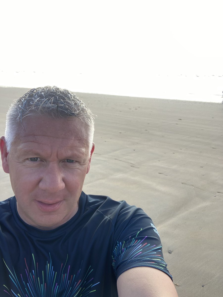 ranuaryragtags's tweet photo. First run since April 26th (knackered knee) . It was slow and steady and I felt heavy but I did it. I am a runner again which feels fantastic. @ApparentlyWeRun @RunATWorld #teamwest #returnofthebench https://t.co/V1CP1f3vjY