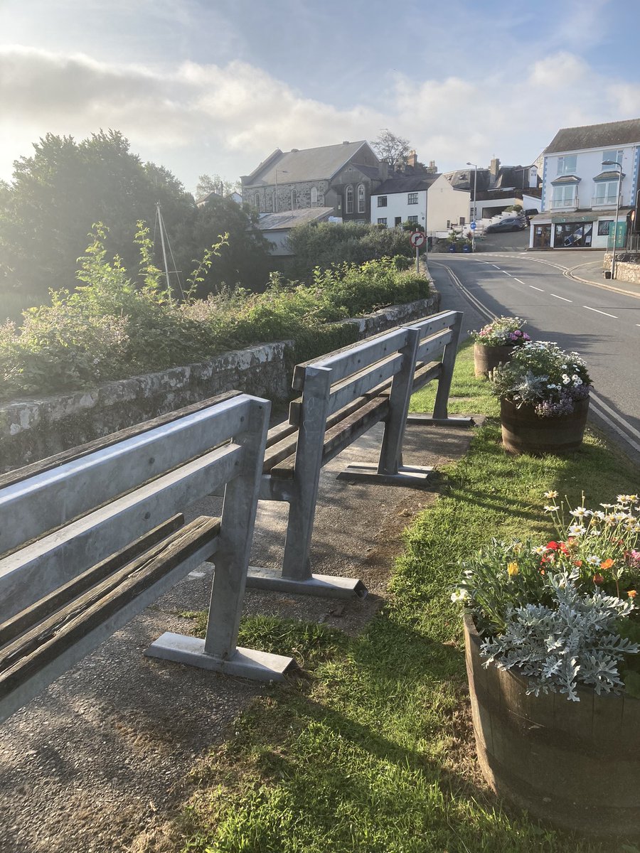 ranuaryragtags's tweet photo. First run since April 26th (knackered knee) . It was slow and steady and I felt heavy but I did it. I am a runner again which feels fantastic. @ApparentlyWeRun @RunATWorld #teamwest #returnofthebench https://t.co/V1CP1f3vjY