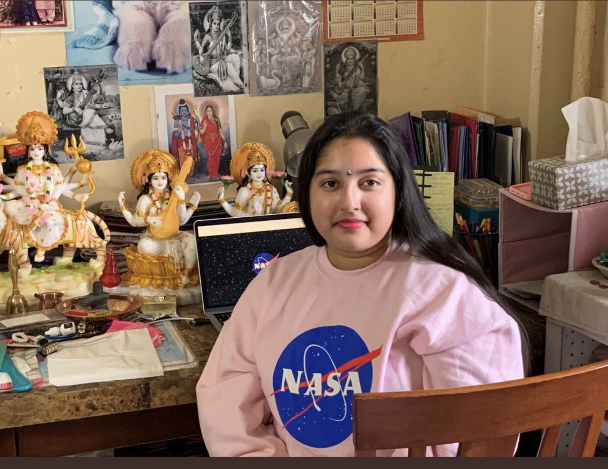ShriguruPawanji's tweet image. I salute this girl.
Those who r trolling her, they r intolerant, crooked &amp;amp; pseudo intellectuals.They know nothing about behaviour of societies.They spread hate.
Photo is of #US &amp;amp; rubbish minds r lamenting in India because Hindu Gods’ statues r behind scientific girl. #NASAIntern