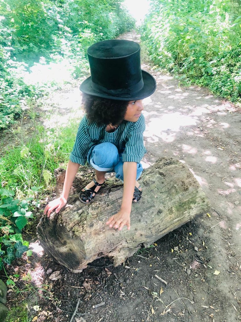 Enjoy the beauty of being outdoors

When creating a Kin and Cloth style it's important that many of our pieces can be worn all year round, for the outdoors whatever the temperature.

You choose, wear pieces on its own for the summer months or layered up for the not so warm days.