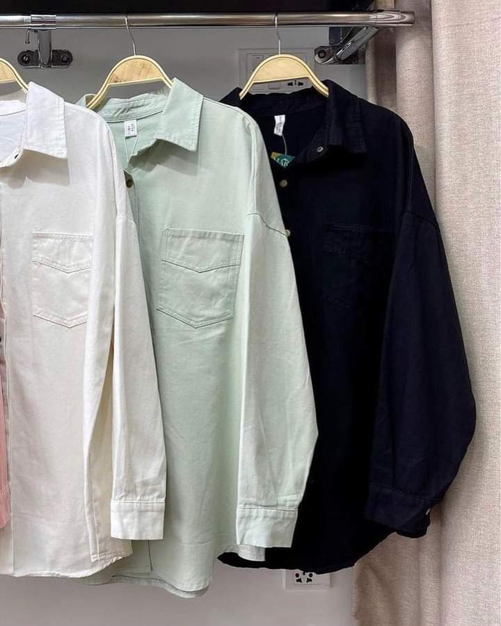 Fsshion_station's tweet photo. Oversized shirt available 👉 color:; white,black,baby pink  for more please dm ☺️@fsshion_station  #cotton #jeans #oversizedshirt #trend #trending #summer #summeroutfit #summervibes #fashion #fashionista #fashionstyle https://t.co/bWdWf5XLPd