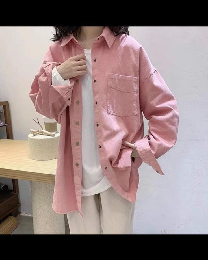 Fsshion_station's tweet photo. Oversized shirt available 👉 color:; white,black,baby pink  for more please dm ☺️@fsshion_station  #cotton #jeans #oversizedshirt #trend #trending #summer #summeroutfit #summervibes #fashion #fashionista #fashionstyle https://t.co/bWdWf5XLPd