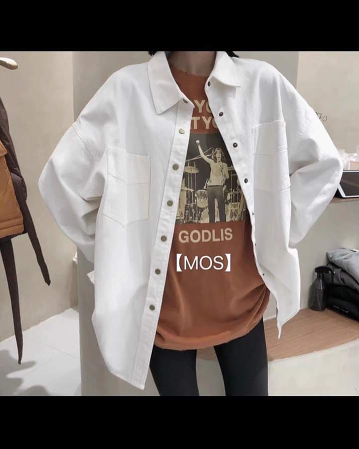 Fsshion_station's tweet photo. Oversized shirt available 👉 color:; white,black,baby pink  for more please dm ☺️@fsshion_station  #cotton #jeans #oversizedshirt #trend #trending #summer #summeroutfit #summervibes #fashion #fashionista #fashionstyle https://t.co/bWdWf5XLPd