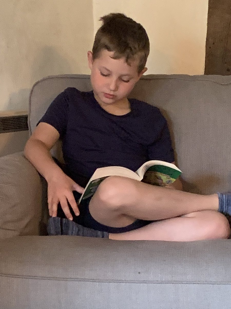 emmagillhead's tweet photo. Choosing to read! Makes me so proud! #readingforpleasure #growingareader https://t.co/5CkDydHhZ5