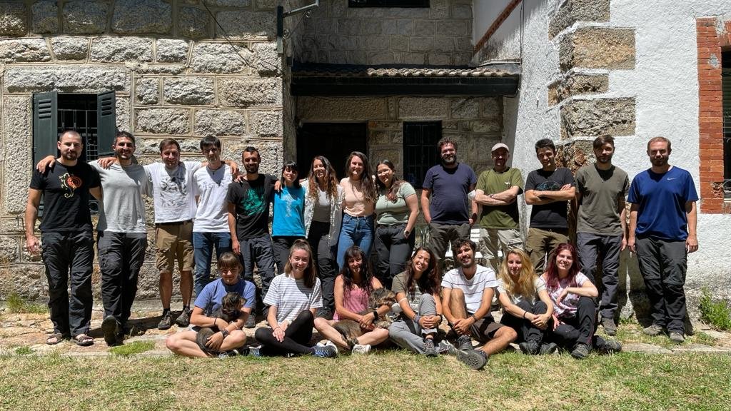 Eva de la Peña (@evadelapenha) on Twitter photo 🔝Qué dos semanas más intensas y productivas compartiendo juntas lo mucho que nos fascina la E-VO-LUSIOOÓN🐒🌱
Gracias por retomar las buenas costumbres <a href="/SocEspEtoEcoEvo/">Soc. Esp. Etología y Ecología Evolutiva (SEEEE)</a> y qué bien haber podido formar parte de ello!!👏🏼😊 🔝Qué dos semanas más intensas y productivas compartiendo juntas lo mucho que nos fascina la E-VO-LUSIOOÓN🐒🌱
Gracias por retomar las buenas costumbres <a href="/SocEspEtoEcoEvo/">Soc. Esp. Etología y Ecología Evolutiva (SEEEE)</a> y qué bien haber podido formar parte de ello!!👏🏼😊