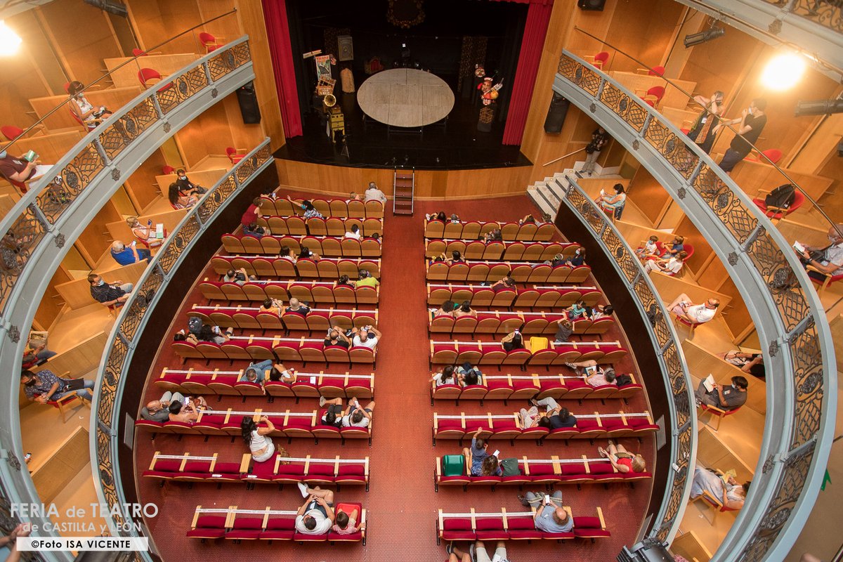 feriadeteatro's tweet photo. ... en todos nuestros espacios, al aire libre (22 espectáculos), y en sala. El #TNFernandoArrabal, #AFECIR, la #SalaTierra y el #PatiodeLosSitios se mantienen como escenarios principales, y otros lugares destacados del patrimonio de #CiudadRodrigo servirán una vez más de marco🌟 https://t.co/BAGJxmGCmc