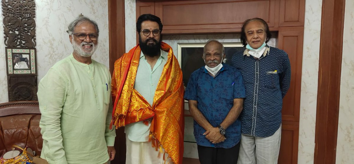 V4Singaravelu's tweet image. V4 Team @idiamondbabu
@RIAZtheboss and myself 
Wishing our supreme star @realsarathkumar sir  a very Happy Birthday 🎂